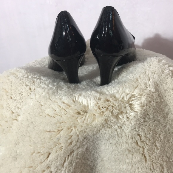 Like New Sofft Heels - Picture 5 of 10